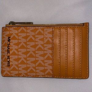 Michael kors card holder with zipper pocket